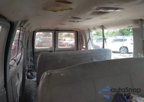 2003 Ford E-350 Super Duty Xl/Xlt z USA, uszkodzony, nr VIN 1FBSS31L13HB82587